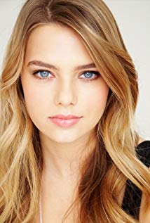 How tall is Indiana Evans?